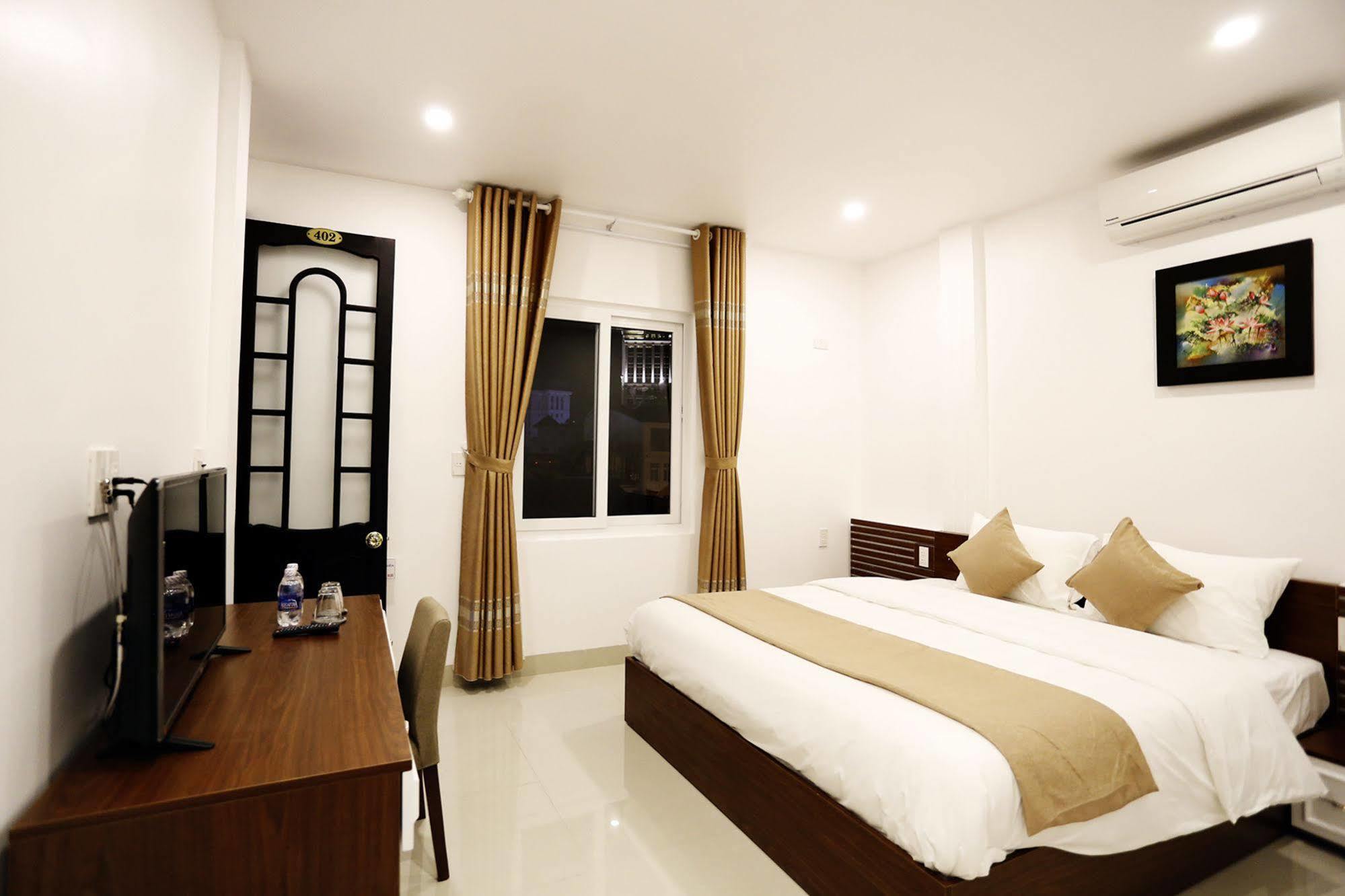 Moon & Sun Hotel Hue Exterior foto